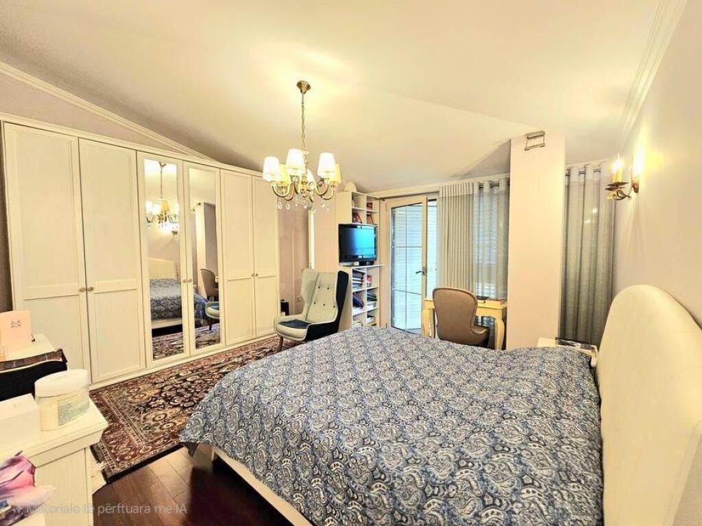 Shitet papafingo te liqeni artificial me parkim+ depo