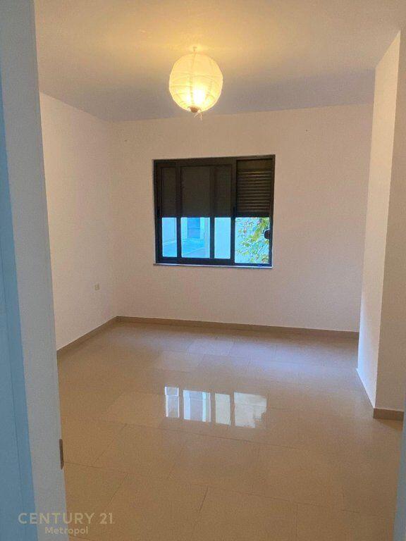 JAPIM ME QIRA APARTAMENT 2+1+2 PER ZYRE OSE BANIM PRANE QENDRES KRISTAL!