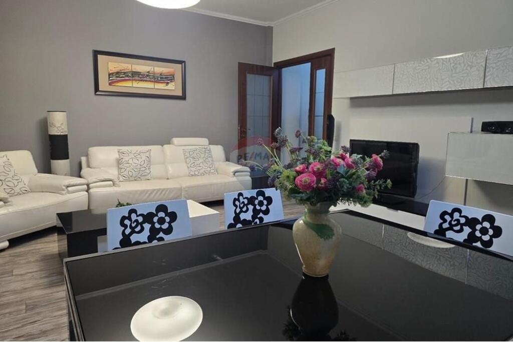 Jepet Apartament Me Qira