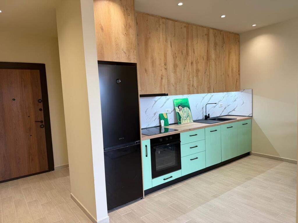 Jepet me qera – Apartament 1+1 në rrugën “5 Maji”