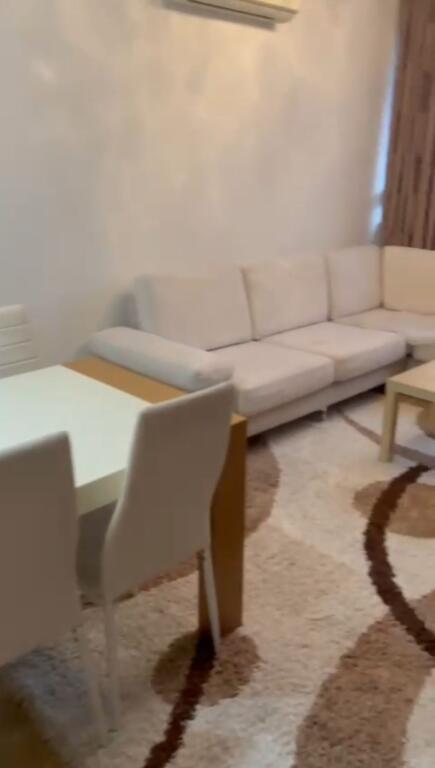 Jepet me qera Apartment 2+1+1 tualet +2 ballkone ne Ali Dem Rruga "Idriz Dollaku"