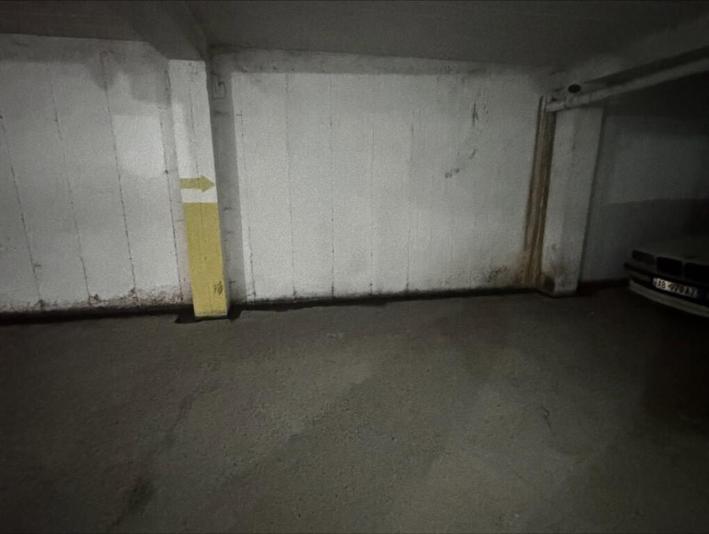 🟩 VENDESI APPARTAMENTO 3+1+2 CON GARAGE – VICINO A KODRA E DIELLIT PER ABITAZIONE O UFFICIO