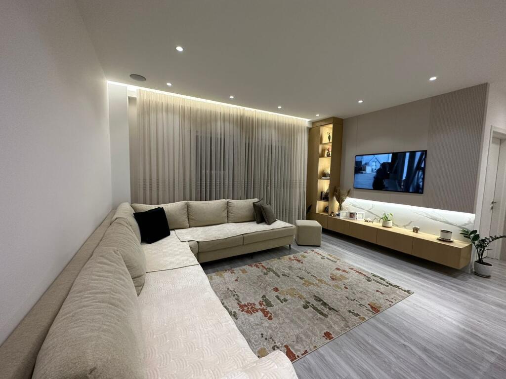 A few minutes away from Selvise, Dibra Street offers a furnished 2+1+2 apartment for rent. 850 Euro