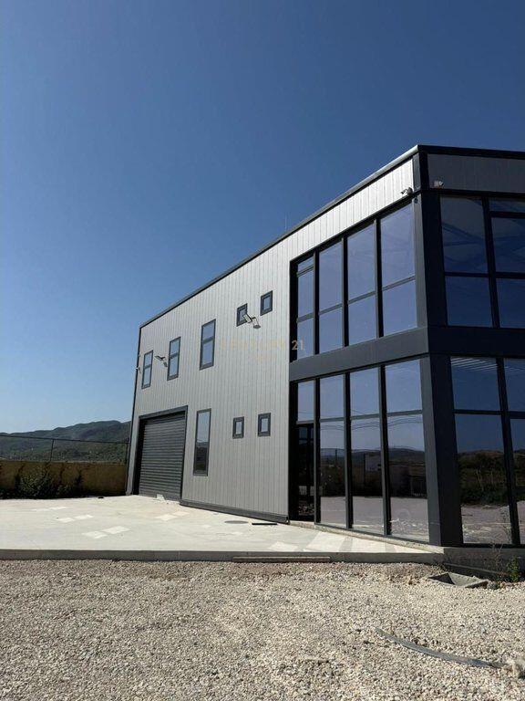 MAGAZZINO IN VENDITA O IN AFFITTO – POSIZIONE STRATEGICA (ARBANË–KASHAR)