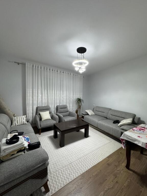 Jepet me qera Vile, Medreseja