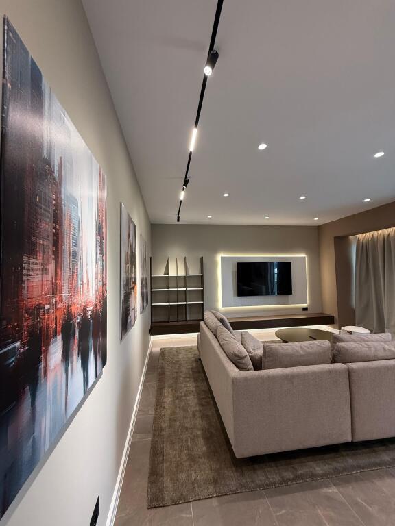 🏠APPARTAMENTO 2+1+2+POSTO AUTO IN AFFITTO 📍AMBASCIATORE 3 ✨Arredato da un architetto 💶Prezzo: 2200€