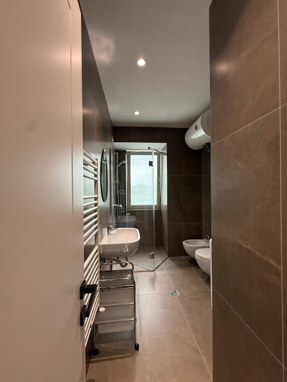 🏠APPARTAMENTO 2+1+2+POSTO AUTO IN AFFITTO 📍AMBASCIATORE 3 ✨Arredato da un architetto 💶Prezzo: 2200€