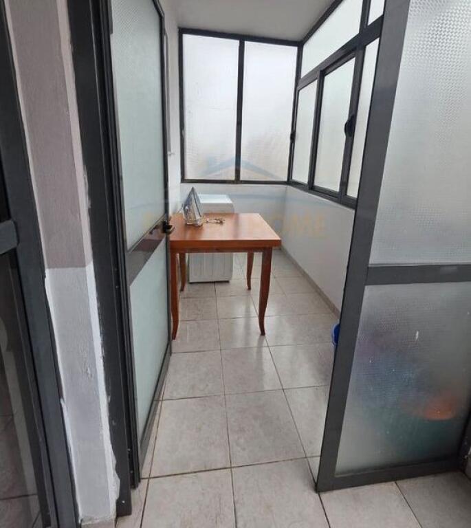 Jepet me qera apartament 2+1+2, Astir