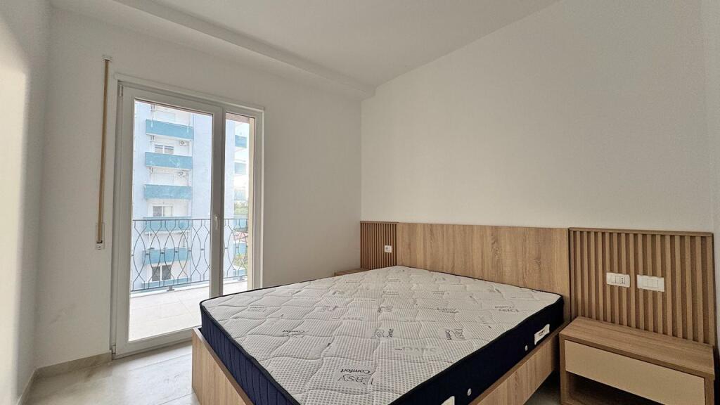 SHITET APARTAMENTI, GOLEM. 58m2