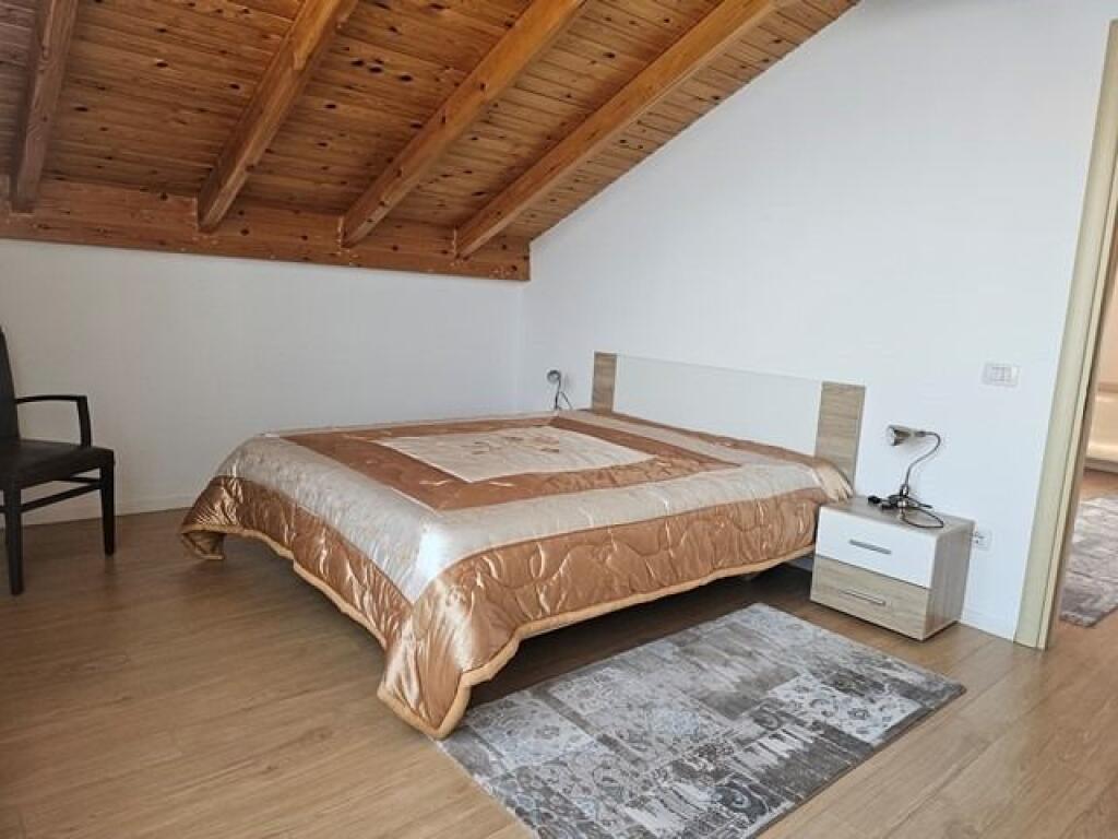 🏡 Jepet Vile 3 Kateshe me qira te rruga e Vilave prane Teg