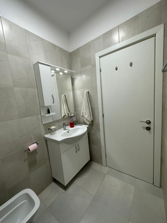 A few minutes away from Selvise, Dibra Street offers a furnished 2+1+2 apartment for rent. 850 Euro