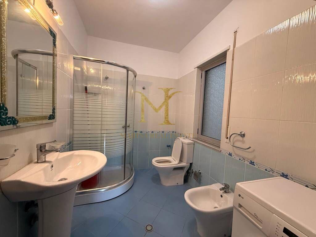 Shitet Apartament 2+1 Ne Kompleksin Eka ne Plazh , Hekurudha !!