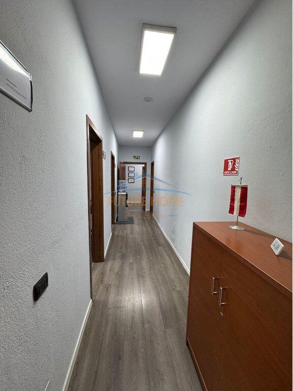 AMBIENTE PER UFFICI IN AFFITTO – ZONA DI BLLOKU, TIRANA
