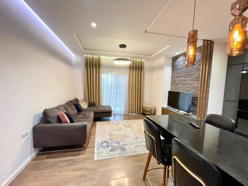 Ap 2+1 plus post parkimi per qira