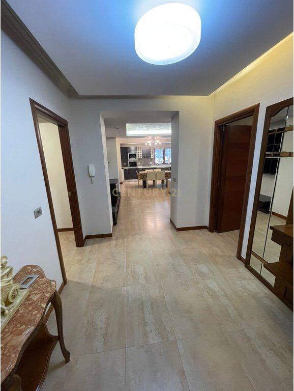 Apartament 3+1+2 me qira ne Qender