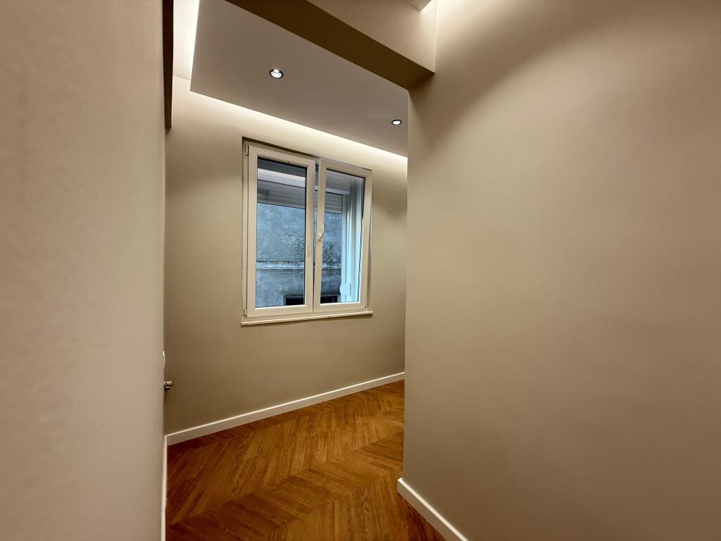 Shitet Apartament Lux
