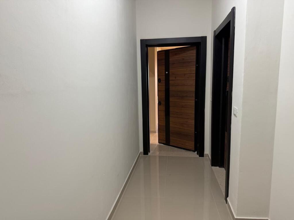 Jepet me qera – Apartament 1+1 në rrugën “5 Maji”