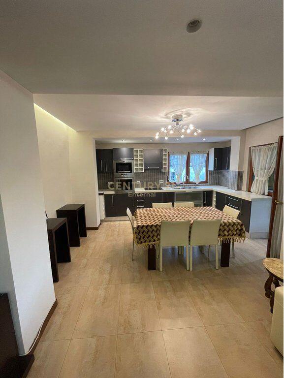 Apartament 3+1+2 me qira ne Qender 900 € /Muaj Sip. Totale  135m2