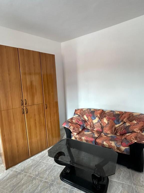 Appartamento 1+1 in affitto a lungo termine, Muradie Vlore, 280€/mese, Vicino all'Orologio!