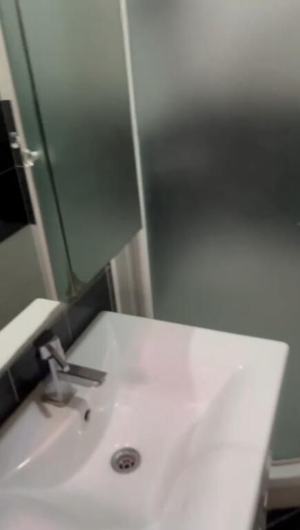 Jepet me qera Apartment 2+1+1 tualet +2 ballkone ne Ali Dem Rruga "Idriz Dollaku"