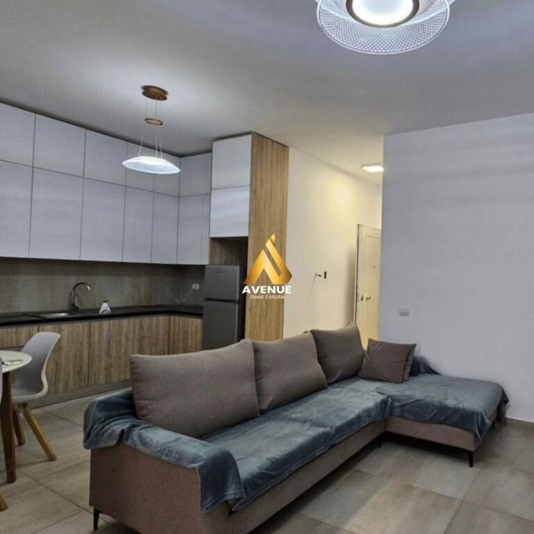 Jepet me qira apartament 1+1 në zonën e Liqenit të Thatë | Kopshti Botanik  🏠 Vendndodhja: Pranë Kopshtit Botanik, shumë afër Xhamisë — një nga zonat më të kërkuara dhe të qeta të Tiranës.  Karakteristikat e apartamentit:  Sallon i bollshëm (soxhorno)  Dhomë gjumi komode  Tualet modern  Ballkon i përdorshëm  Sipërfaqe totale: 63 m²  📍 Kati: 2 💶 Qiraja: 500 € në muaj  Apartamenti ofron komfort, qetësi dhe një pozicion ideal për jetesë cilësore. Për më shumë informacione, ju lutem me kontaktoni
