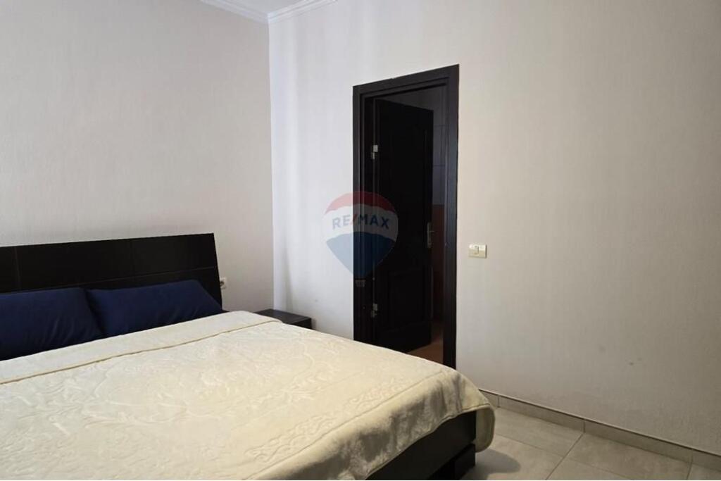 Apartament - Për Qira - Kristal Center