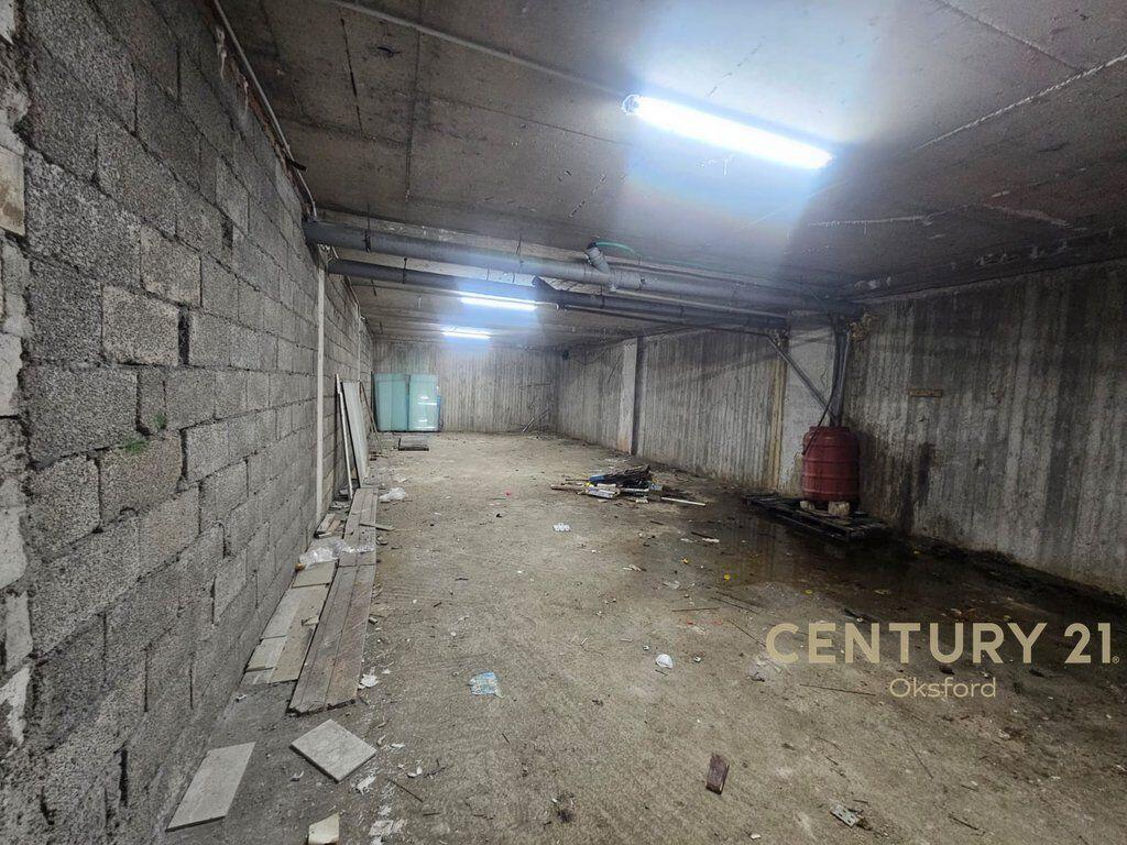 Locale Commerciale in Vendita vicino al Terminal degli Autobus (Ospedale Hygeia)!
