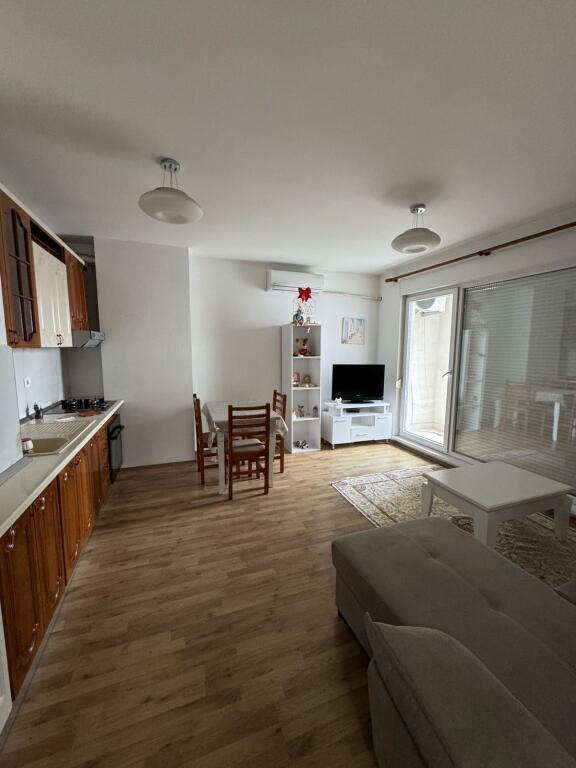 Jepet me qera Apartamenti 1+1, Rruga Siri Kodra , Kompleksi Siri , 500 mije leke