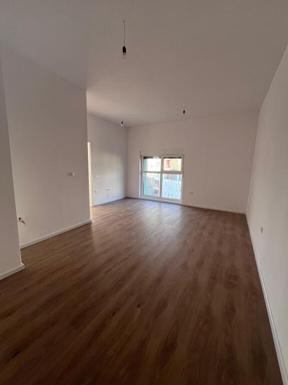 Jepet me qera 1+1, Ali Demi , Rezidenca Kadiu