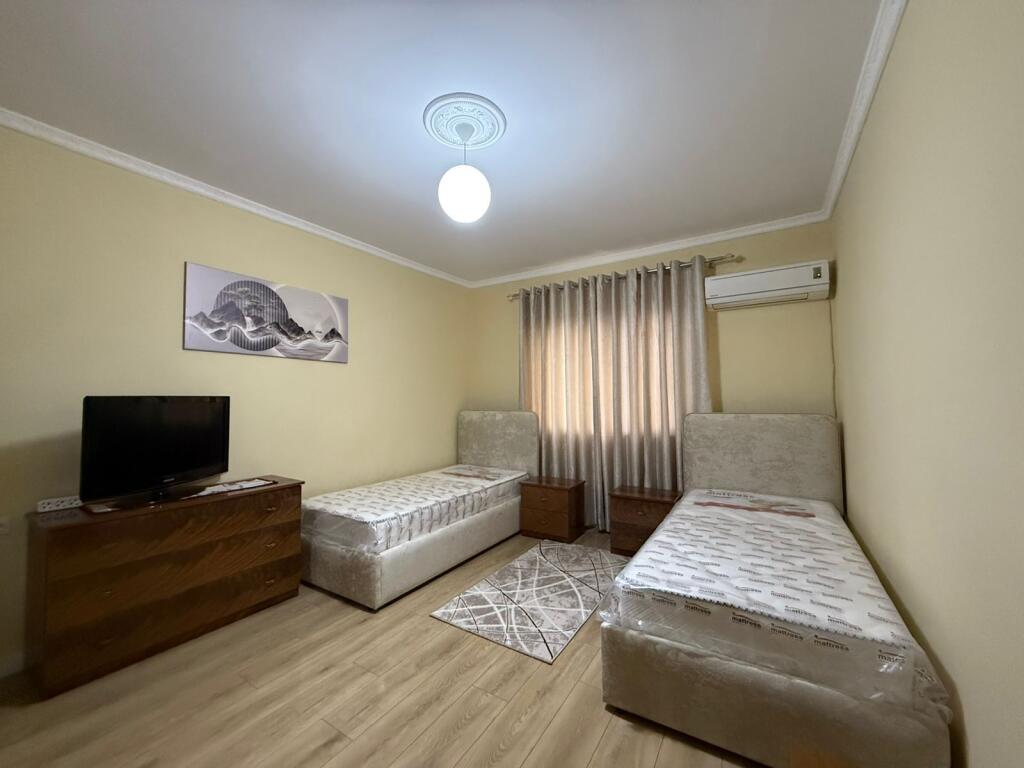 Shitet apartament 2+1 ne Ali Dem prane shkolles "Ali Demi"