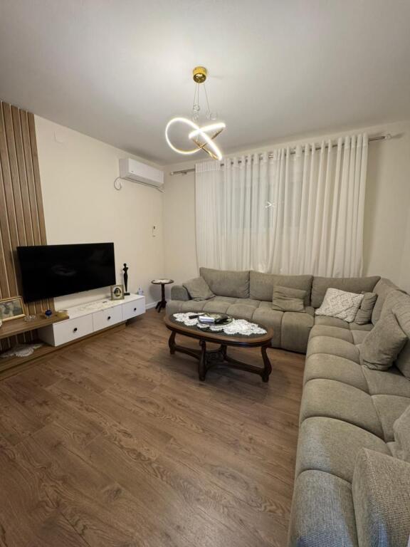 Jepet me qera Vile, Medreseja