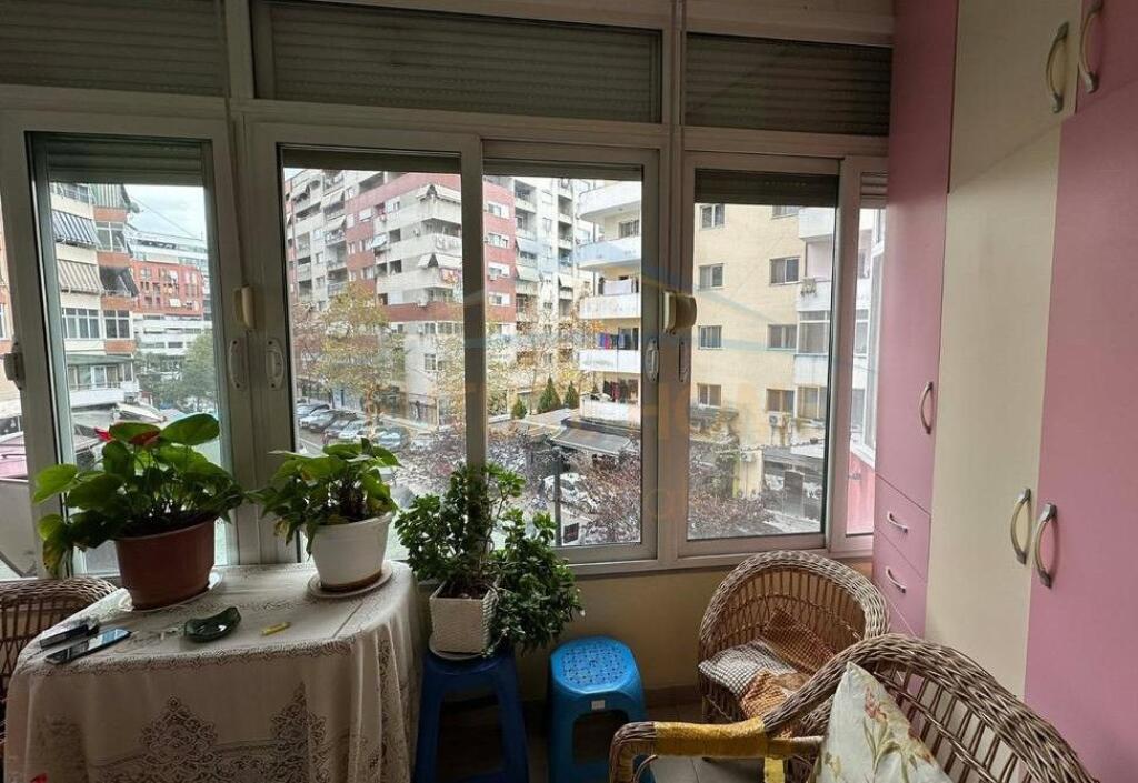 Shitet, Apartament 2+1, Unaza e Re , Tirane