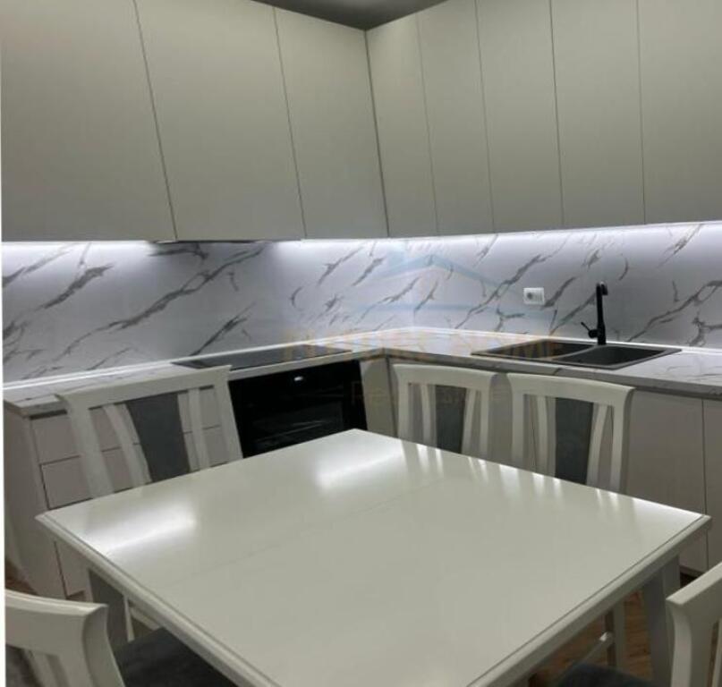 Qera | Apartament 2+1+2 + Post Parkimi | Porcelan, Tiranë
