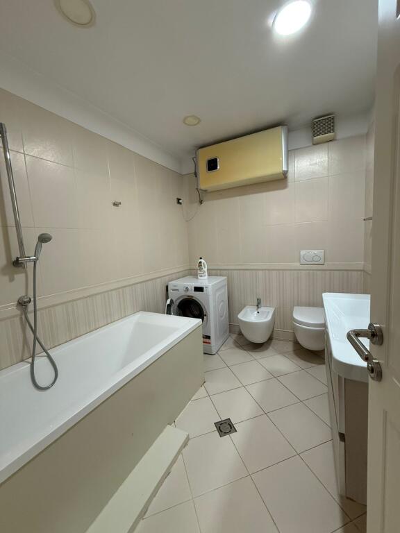 Appartamento in affitto 3+1+2+2 Balconi vicino al Giardino Zoologico, botanico, vicino alla pizzeria Pavarotti