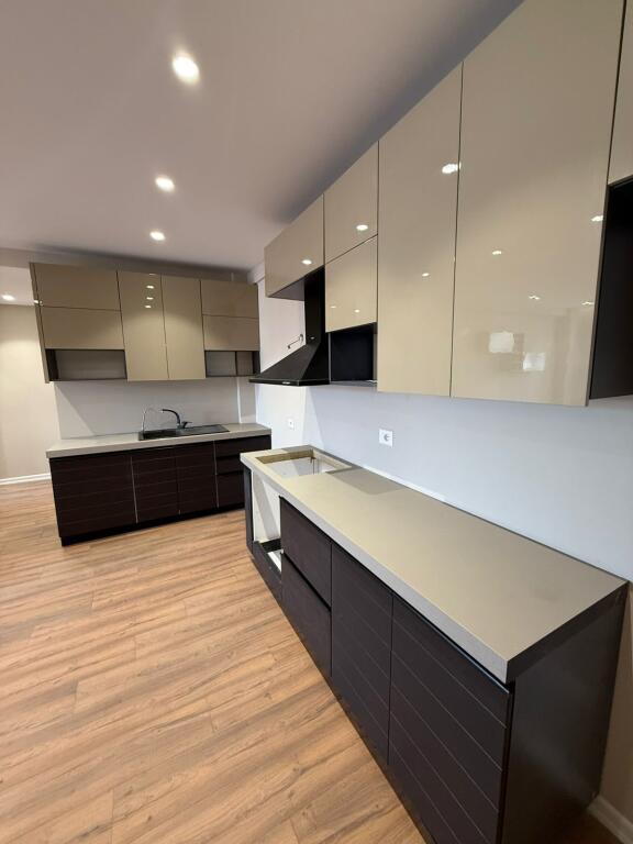 Shitet 2+1 ME KREDI ne ASTIR