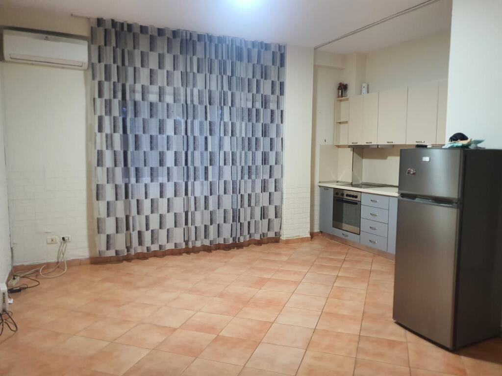 Apartament 1+1 me qira te Liqeni i Thatë, pranë Radisson, kati 2 me ashensor