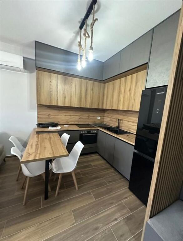🏡 Apartament 1+1 për Qira – Shkolla e Kuqe