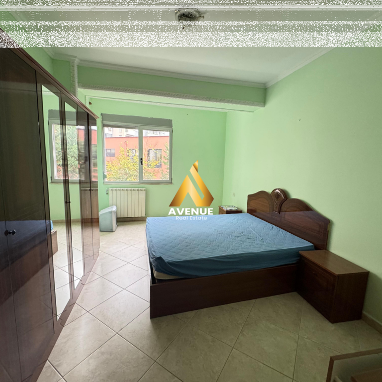Jepet me Qira  Ambient për zyra 166 m2, Apartament 3+1+2, Tiranë