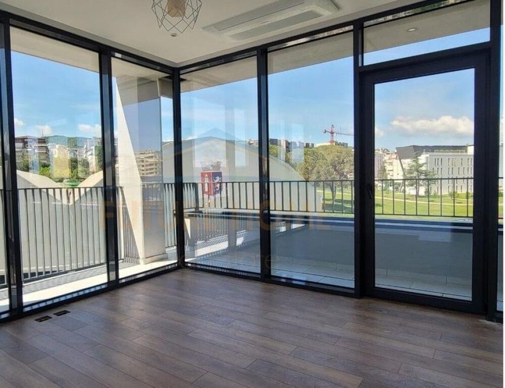 Qera,Ambient për Zyre 2+1+2+ Post Parkimi Lake View ,Tirana.