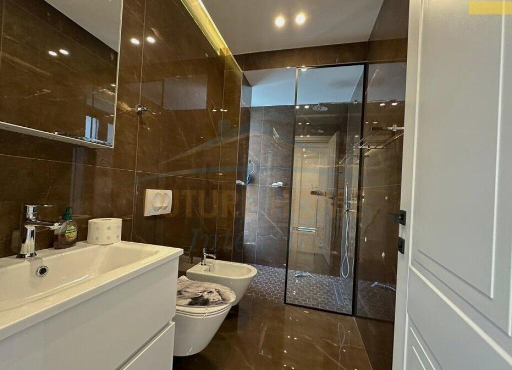 Qira, Vilë 2-Katëshe, TEG