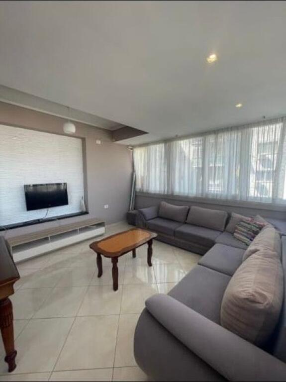 Shitet 2+1 tek Ish Parku