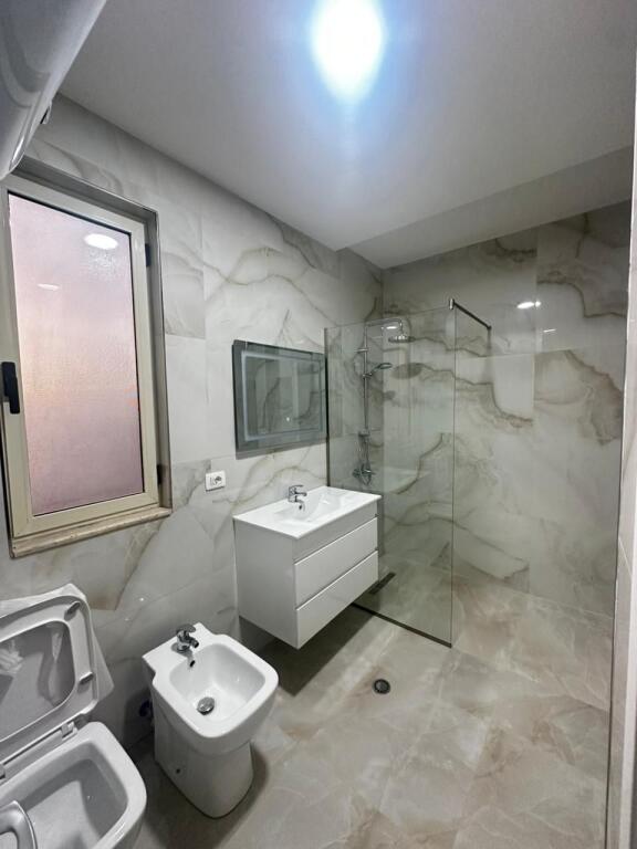 🏡 SHITET APARTAMENT 2+1 + 3 BALKONE POLICIA DURRES