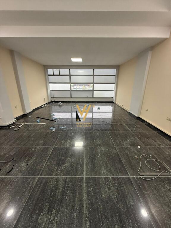 JEPET AMBIENT BIZNESI 75 M2 ME QERA NE ASTIR 60.000 LEKE