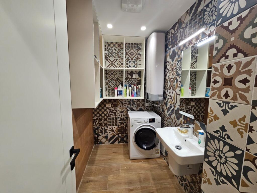 Shitet super apartament 2+1+ depo ne zonen e malit te robit