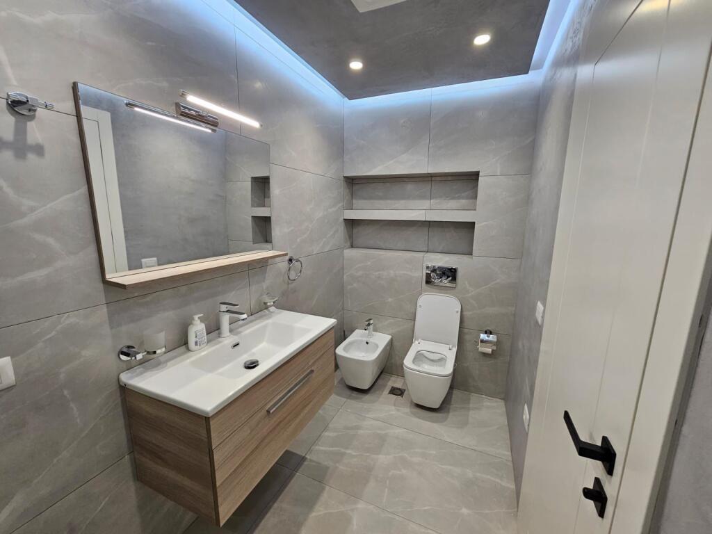 Shitet super apartament 2+1+ depo ne zonen e malit te robit