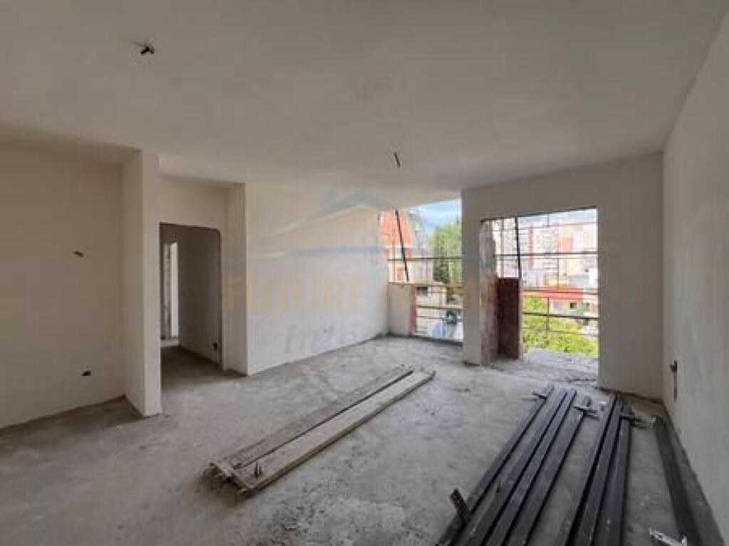 Shitet, Apartament 2+1, Rruga e Elbasanit, Tiranë.