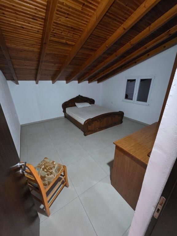 Jepet me qira kati i trete i nje shtepie private 3+1 ne lagje 17