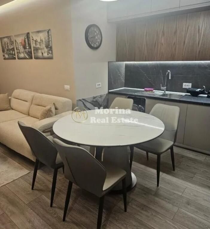 Qera, Apartament 2+1, Sheshi Shqiponja , Rruga Dritan Hoxha, 700 Euro/muaj