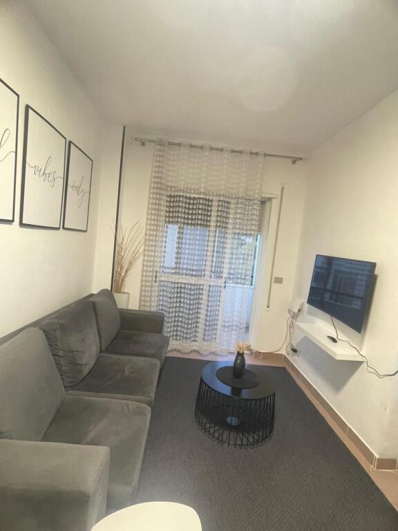 Jepet me qira apartament ne plazh iliria 1+1 totalishte i mobiluar