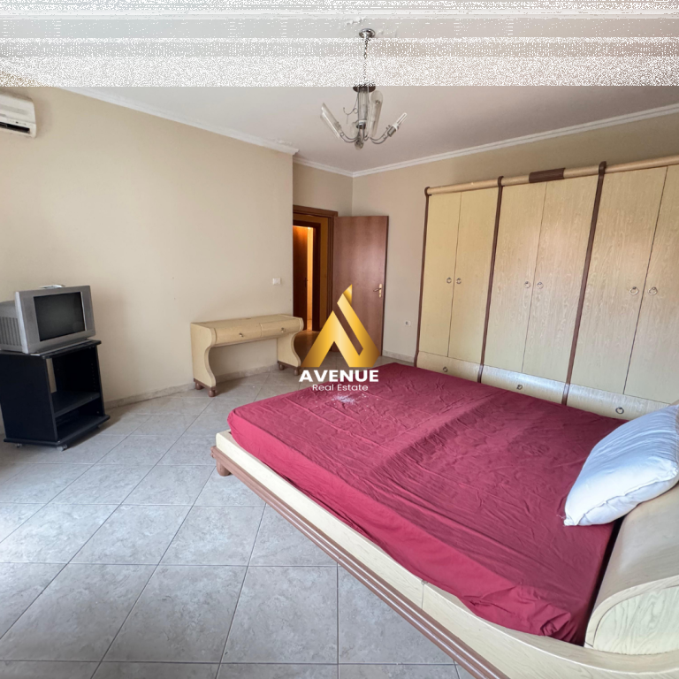 Jepet me Qira  Ambient për zyra 166 m2, Apartament 3+1+2, Tiranë